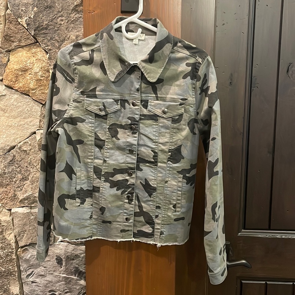 Women’s Jacket/Camo.